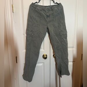 American Eagle Women’s Green Cargo Pants - Size 10
